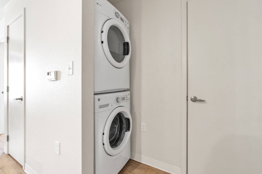 Simplicity At the Rim · Unit 1221  2/2