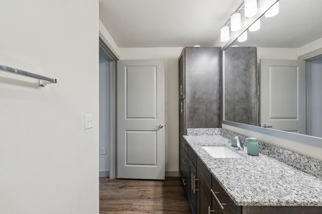 Chisholm Trace · Unit 933 1/1