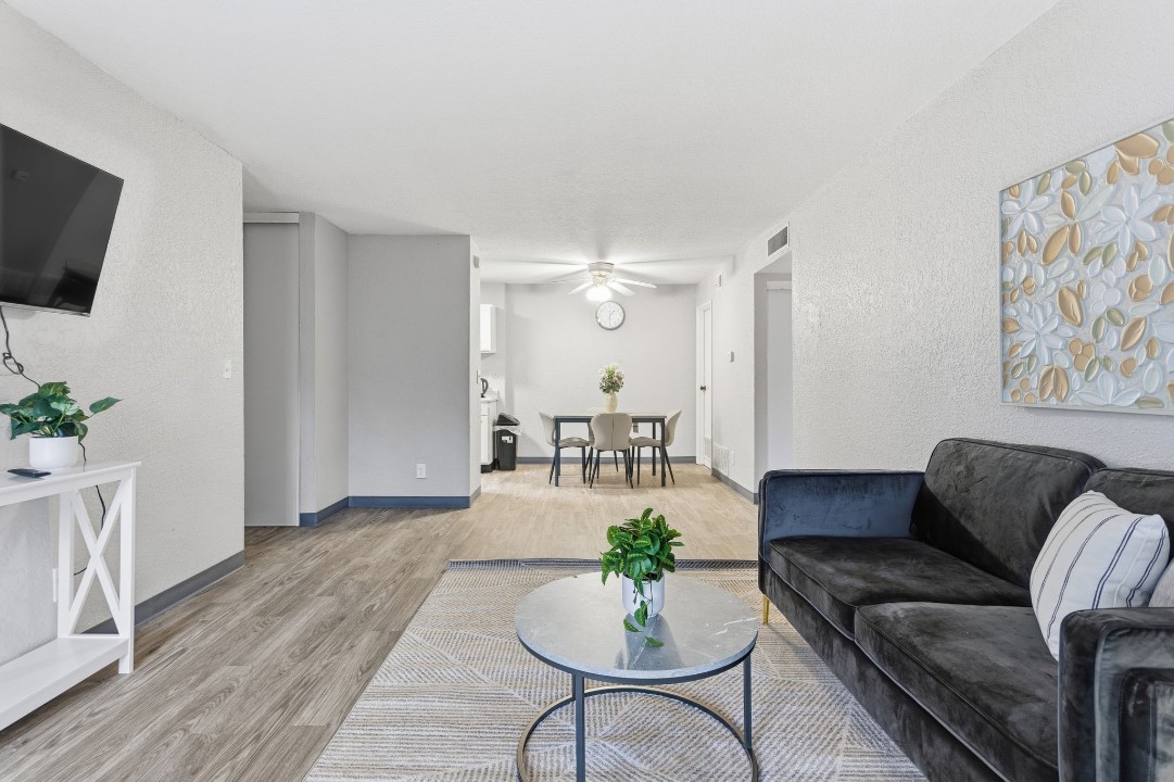 Hillcrest 8330F · Unit 1/1