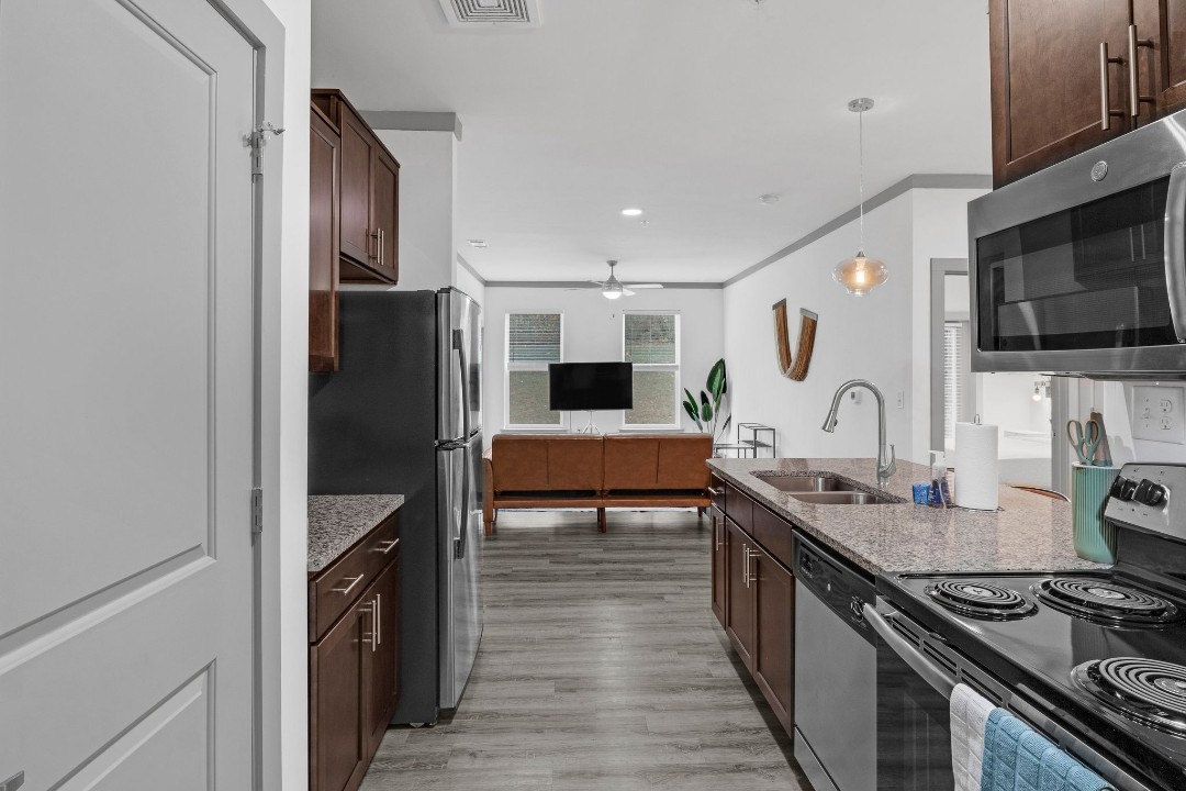 Overlook at Farragut 4001, · Unit 2/2