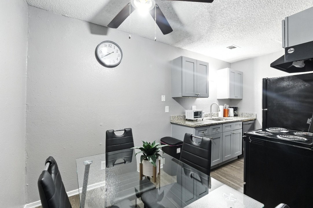 Pioneer Creek 608-03 · Unit 1/1