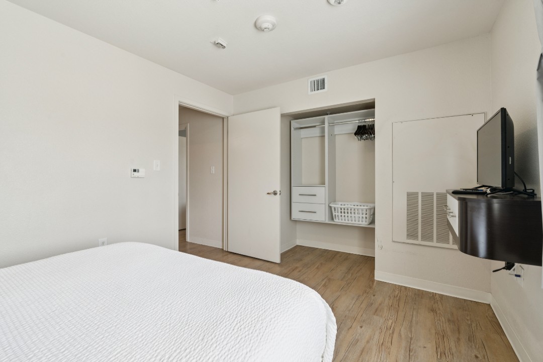 Simplicity At the Rim · Unit 1202  3/2