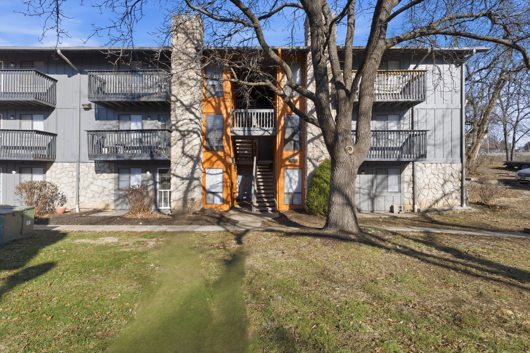 Hillcrest 8304E · Unit 1/1