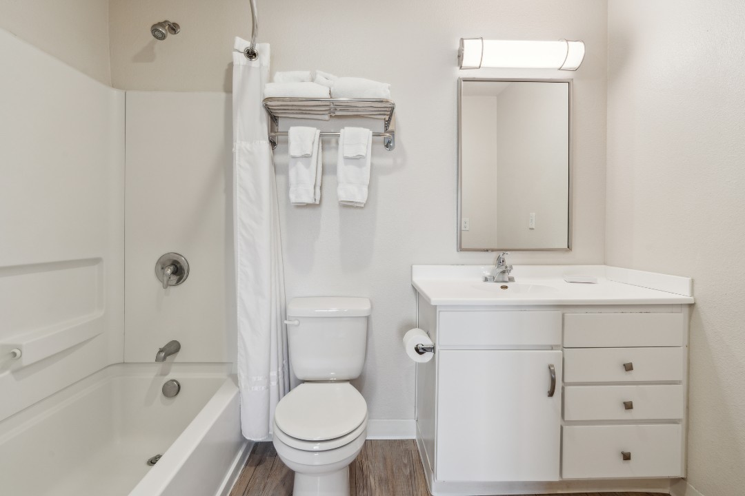 Simplicity At the Rim · Unit 1404 2/2