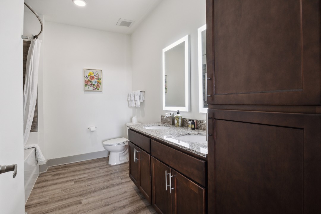 Overlook at Farragut 1306, · Unit 2/2