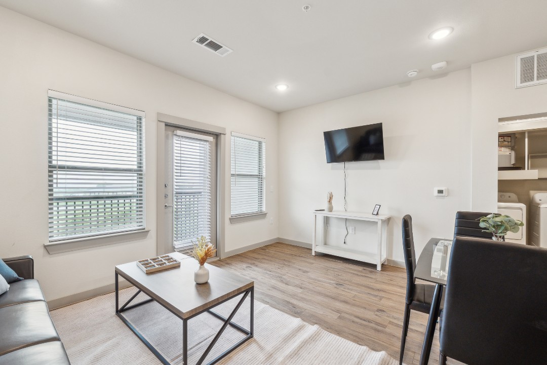 Chisholm Trace · Unit 1233 1/1