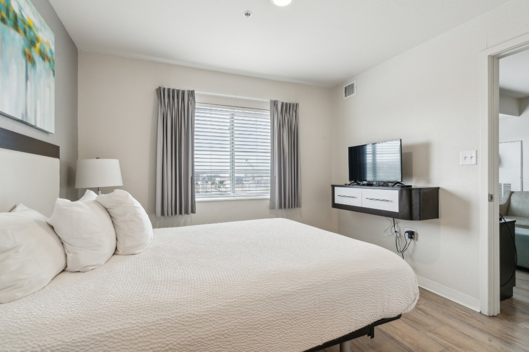 Simplicity At the Rim · Unit 1404 2/2