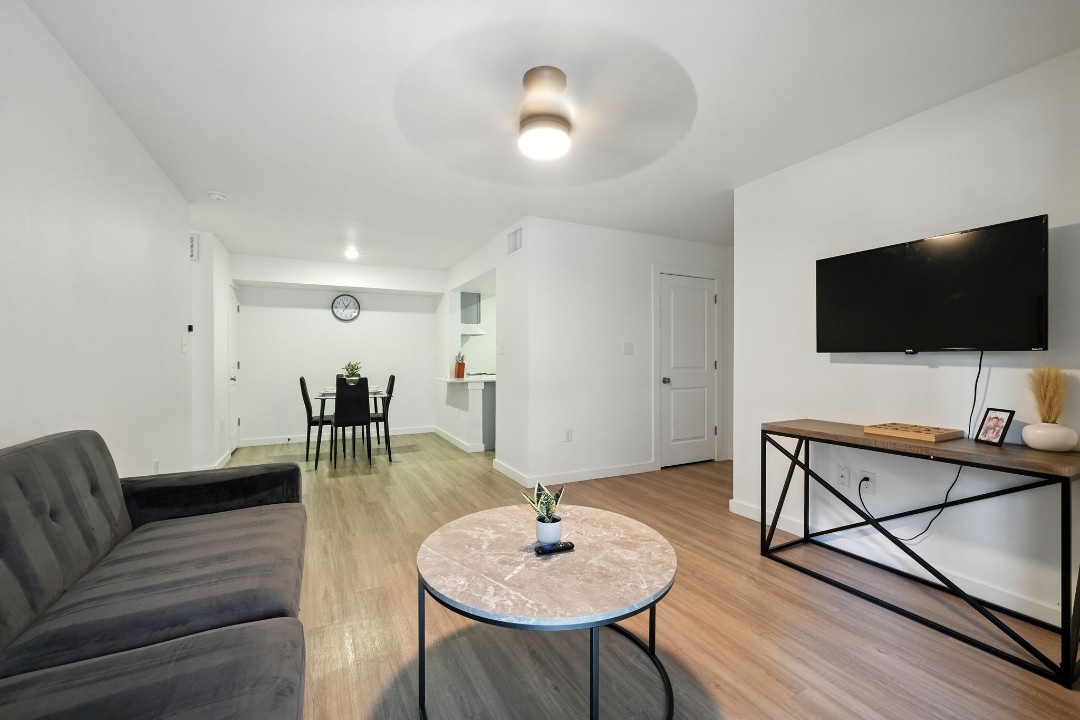 Mueller Flats · Unit 1613 1/1