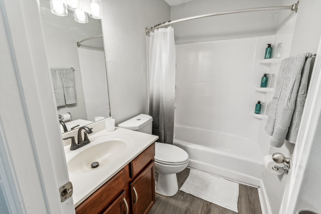 Brentwood Hills, D6 - · Unit 2/2