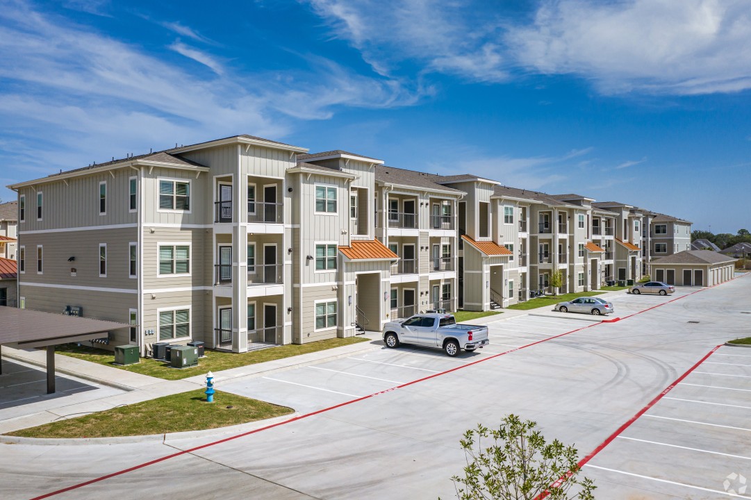 Smart Living Cypress Creek, · Unit 8302 2/2