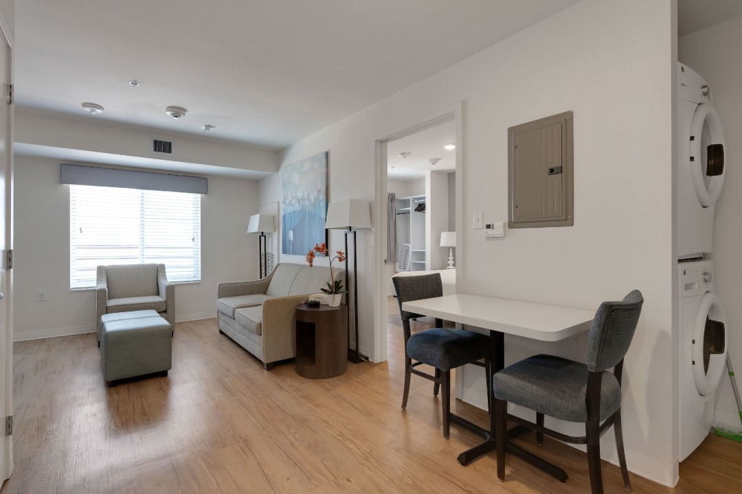 Simplicity At the Rim · Unit 1305 1/1