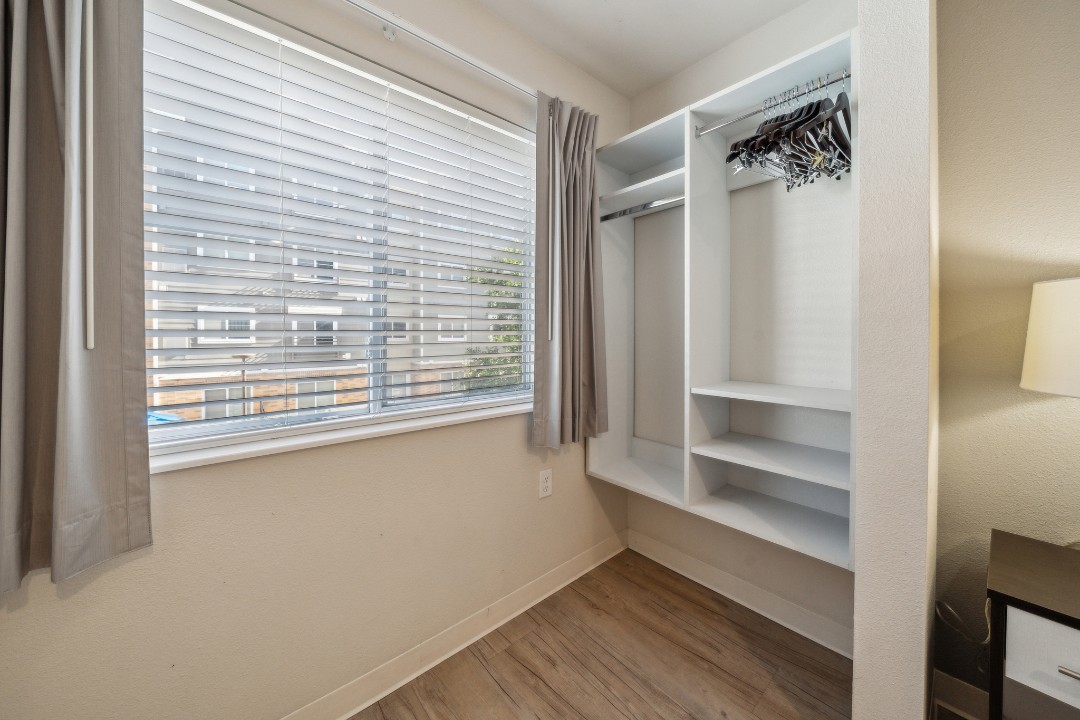 Simplicity At the Rim · Unit 1205  1/1